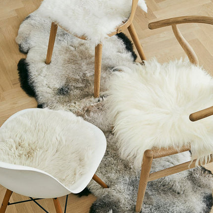 Seteovertrekk i langt saueskinn av ull Offwhite